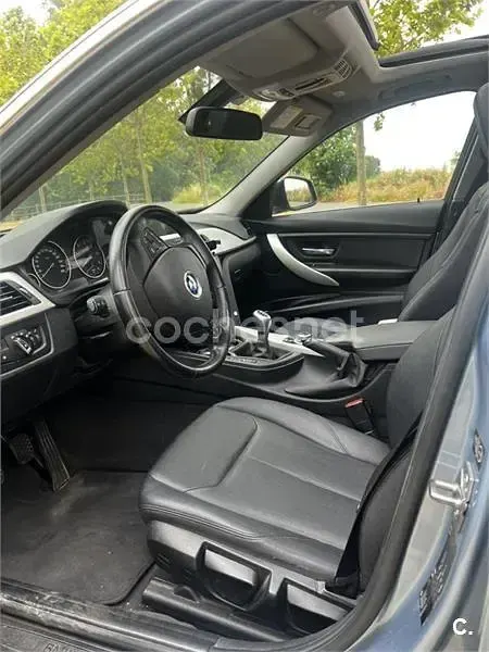 Usado BMW 318 143 CV (105 kW) 2013 Azul Familiar