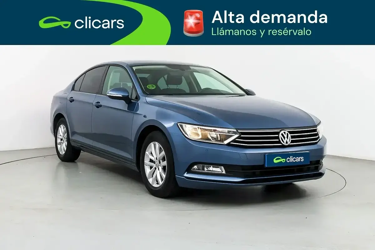 Usado VW Passat Edition 120 CV (88 kW) 2018 Azul Berlina