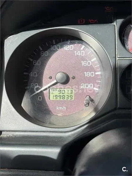 Usado Mitsubishi Montero 165 CV (121 kW) 2001 Violeta / lila SUV