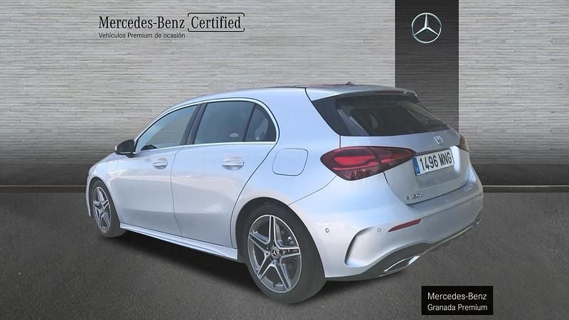 Usado Mercedes A180 AMG line 116 CV (85 kW) 2024 Plata iridio Berlina