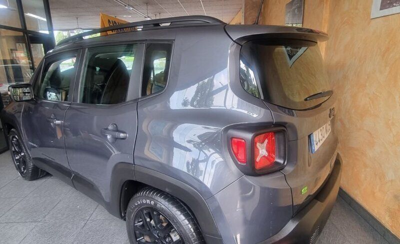 Usado Jeep Renegade Night Eagle 130 CV (95 kW) 2022 Verde SUV