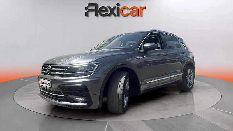 Usado VW Tiguan Sportline 150 CV (110 kW) 2019 Gris SUV