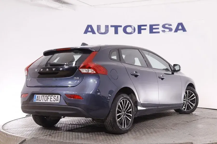 Usado Volvo V40 Momentum 120 CV (88 kW) 2017 Azul