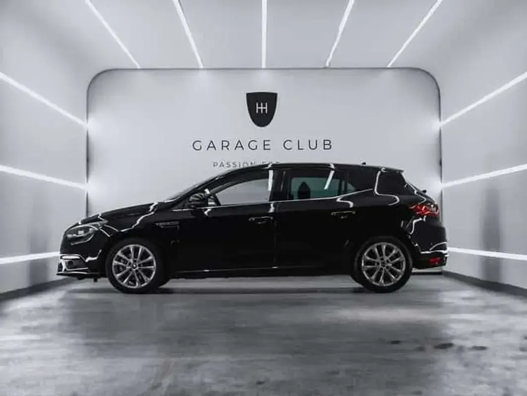 Usado Renault Mégane Zen 131 CV (96 kW) 2017 Negro Utilitario