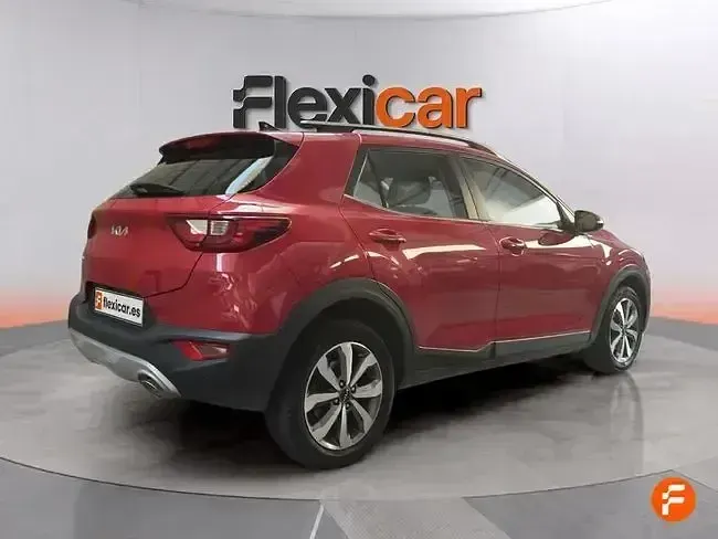 Usado Kia Stonic 100 CV (73 kW) 2024 Rojo SUV