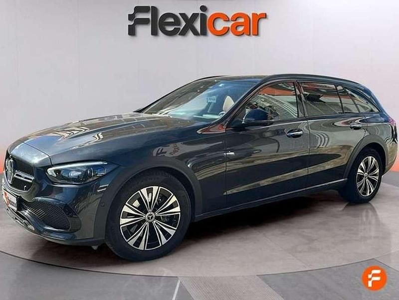 Usado Mercedes C220 200 CV (147 kW) 2022 Negro Familiar