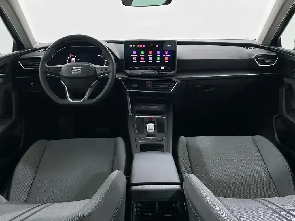 Käytetty Seat Leon Style 150 HP (110 kW) 2025 Musta Sedan