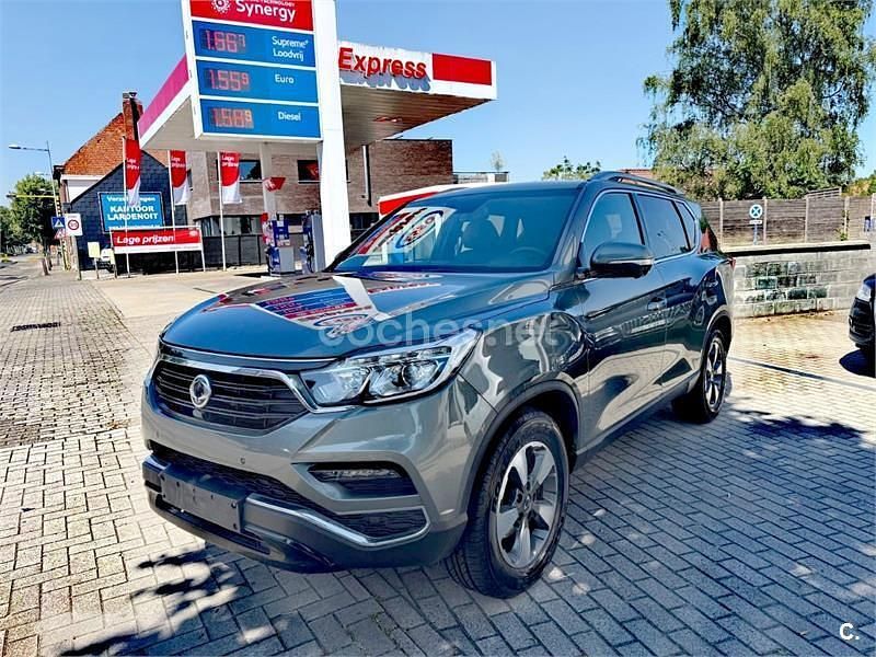 Gris / plata Usado 2018 Ssangyong (KGM) Rexton SUV | 20.000 € - Imagen 1/4
