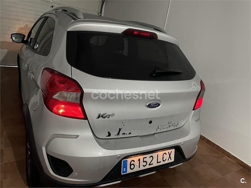 Usado Ford Ka Plus Active 85 CV (62 kW) 2019 Gris / plata Utilitario