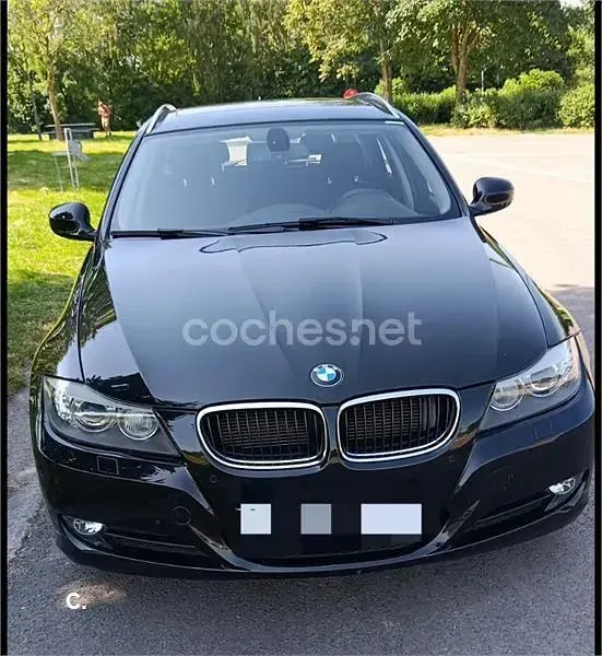 Usado BMW 318 143 CV (105 kW) 2011 Negro Familiar