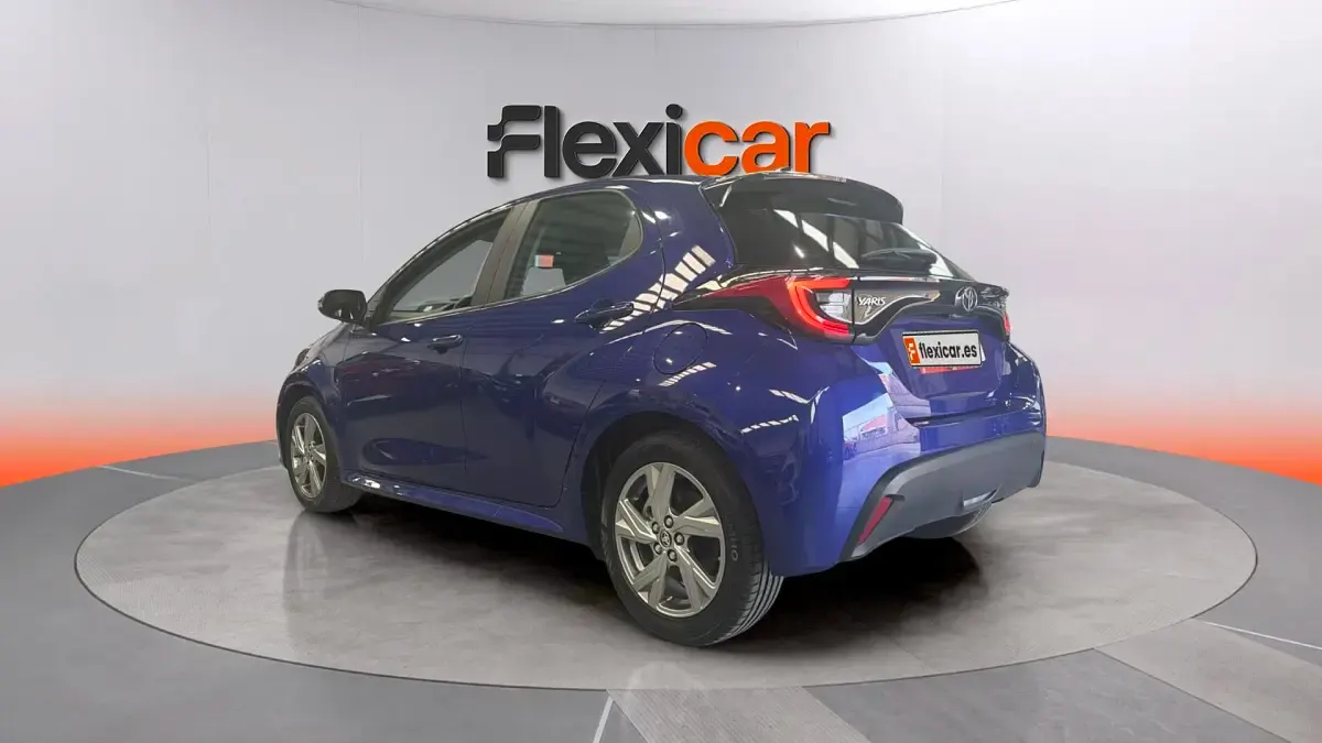 Usado Toyota Yaris Hybrid Active 116 CV (85 kW) 2025 Azul Berlina