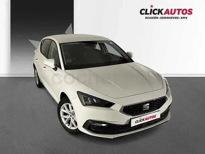 Usado Seat Leon Style 110 CV (80 kW) 2024 Blanco Berlina