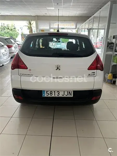 Usado Peugeot 3008 Active 115 CV (84 kW) 2012 Blanco Familiar