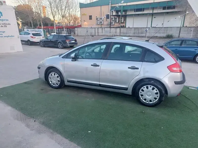 Usado Citroën C4 88 CV (64 kW) 2010 Gris / plata Berlina