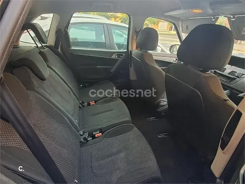 Usado Citroën C4 Picasso 120 CV (88 kW) 2013 Gris / plata Monovolumen