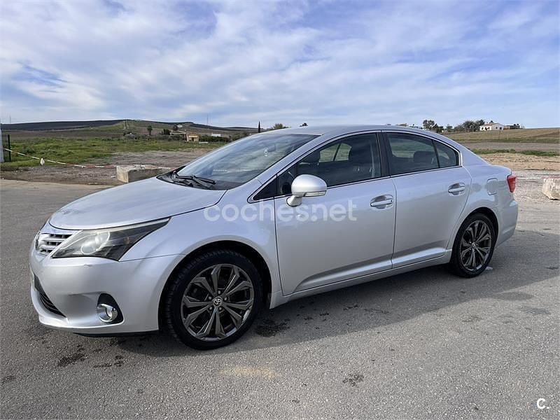 Usado Toyota Avensis Advance 124 CV (91 kW) 2014 Gris / plata Berlina