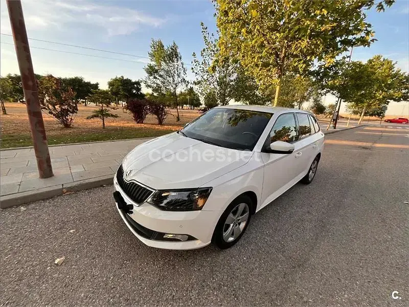 Usado Skoda Fabia Style 90 CV (66 kW) 2018 Blanco Familiar