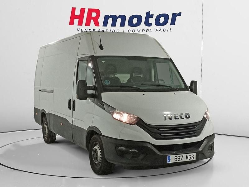 Blanco Usado 2023 Iveco Daily Berlina | 26.290 € (Buen precio) - Imagen 1/4