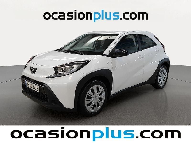 Usado Toyota Aygo X Play 72 CV (52 kW) 2023 Blanco SUV