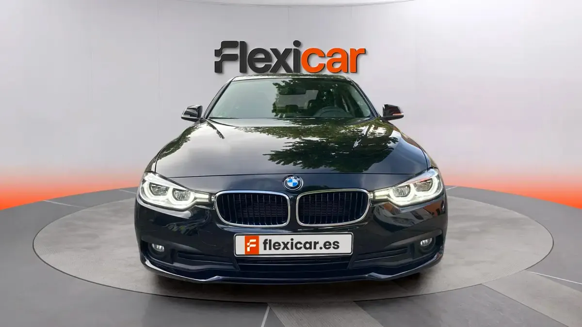Usado BMW 316 116 HP (85 kW) 2016 Preto Sedan