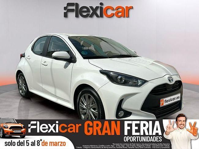 Usado Toyota Yaris Hybrid Active 116 CV (85 kW) 2024 Blanco Berlina