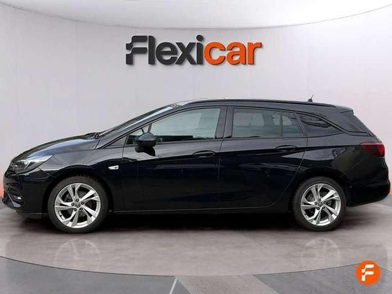 Usado Opel Astra Ultimate 145 CV (106 kW) 2021 Negro Familiar