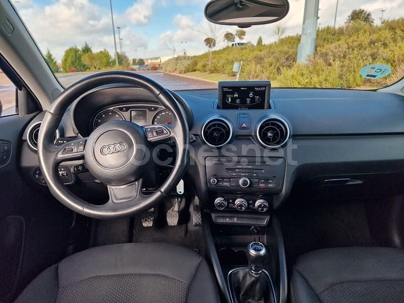 Usado Audi A1 86 CV (63 kW) 2014 Azul Berlina