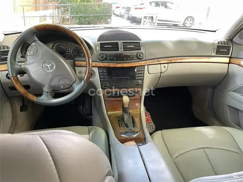Usado Mercedes E320 Elegance 204 HP (150 kW) 2003 Azul Sedan