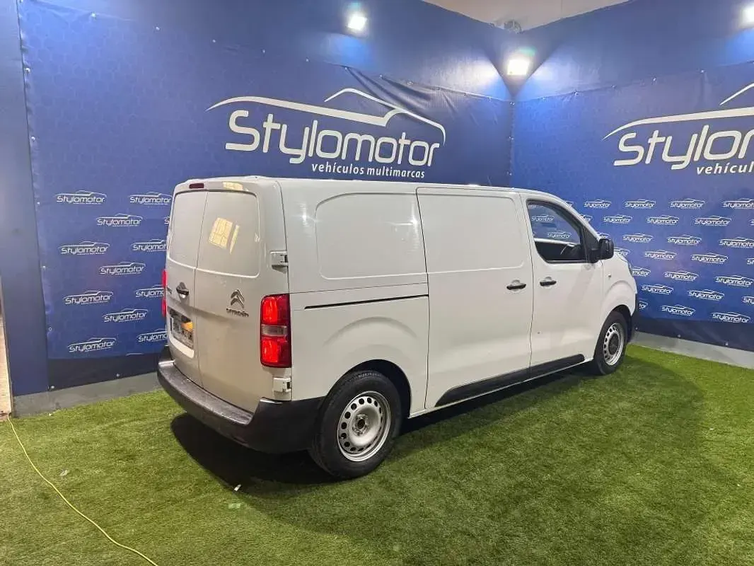 Usado Citroën Jumpy 102 CV (75 kW) 2023 Blanco Monovolumen