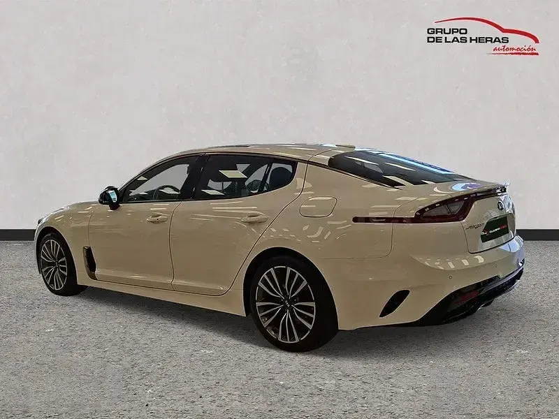 Usado Kia Stinger GT-Line 200 CV (147 kW) 2019 Blanco Utilitario