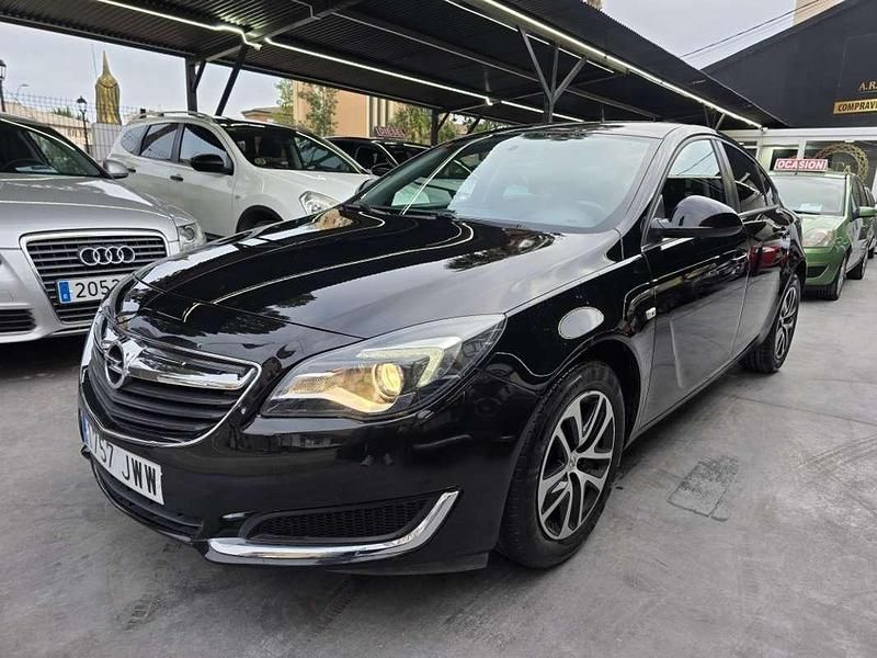Usado Opel Insignia Selective 136 CV (100 kW) 2017 Negro Familiar