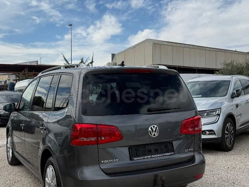 Usado VW Touran Advance 140 CV (102 kW) 2013 Gris / plata Monovolumen