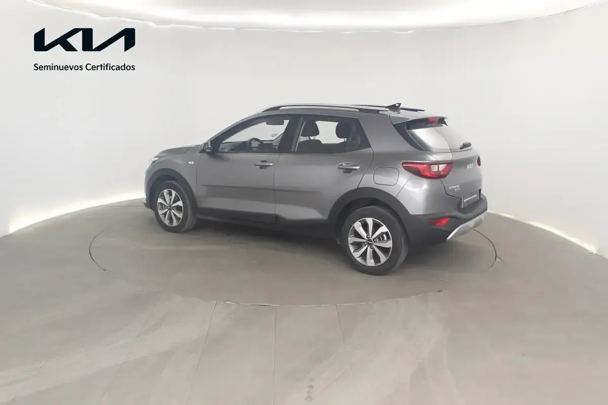 Usado Kia Stonic 100 CV (73 kW) 2024 Gris SUV