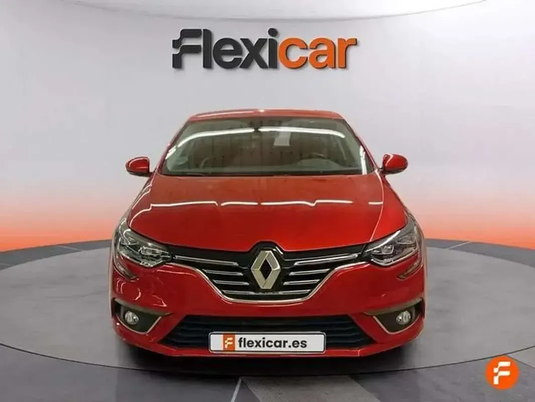 Usado Renault Mégane Zen 132 CV (97 kW) 2017 Rojo Utilitario
