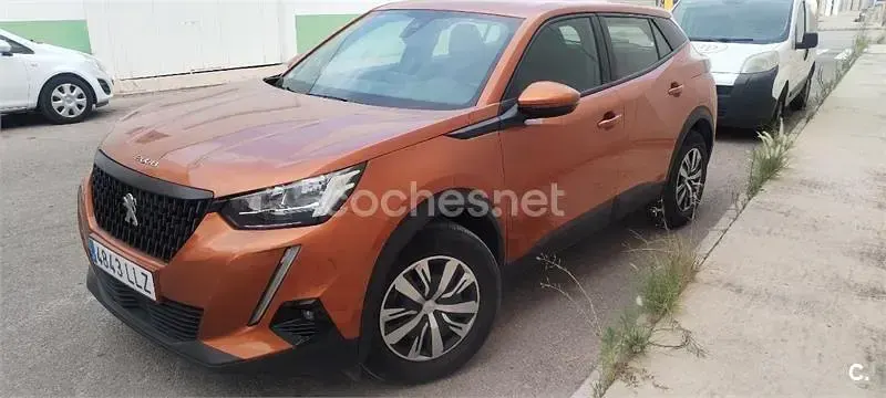 Usado Peugeot 2008 Active 100 CV (73 kW) 2020 Naranja SUV