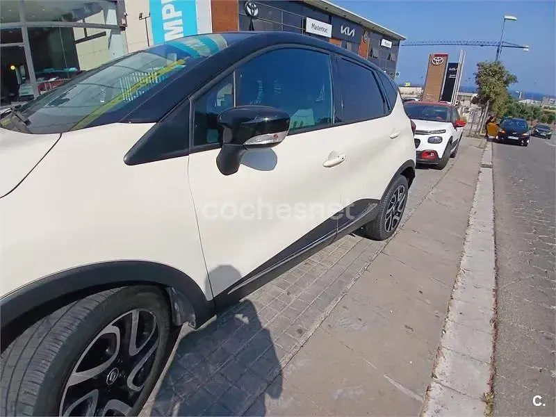 Usado Renault Captur Zen 90 CV (66 kW) 2017 Beige SUV