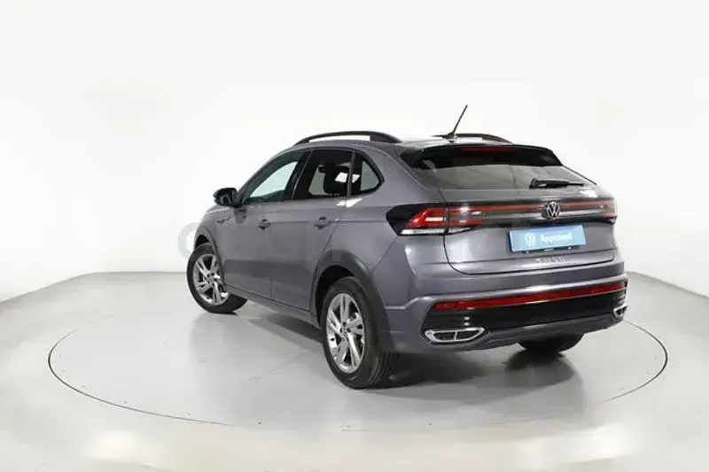Usado VW Taigo R-line 110 CV (80 kW) 2022 Gris / plata SUV