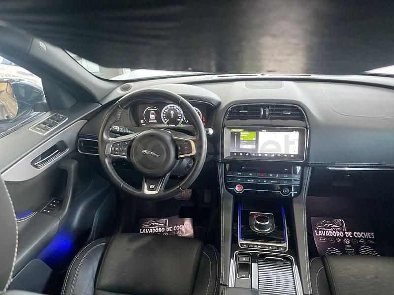 Usado Jaguar F-Pace R-Sport 300 CV (220 kW) 2017 Gris / plata SUV