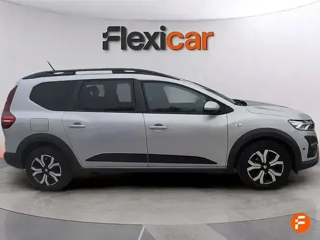Begagnad Dacia Jogger Comfort 100 HK (73 kW) 2022 Grå Minibuss