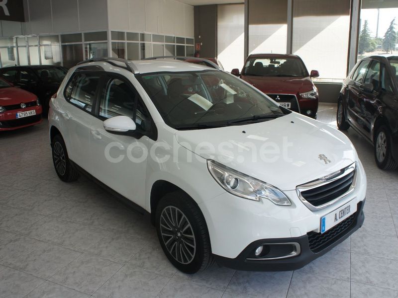 Usado Peugeot 2008 Active 100 CV (73 kW) 2015 Blanco SUV