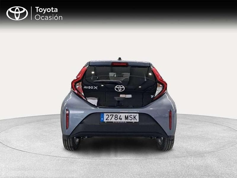 Usado Toyota Aygo X Play 72 CV (52 kW) 2024 Gris SUV
