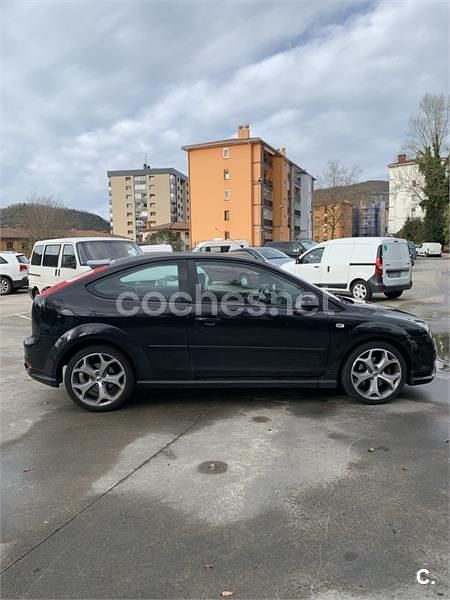 Usado Ford Focus Sport 136 CV (100 kW) 2006 Negro Berlina