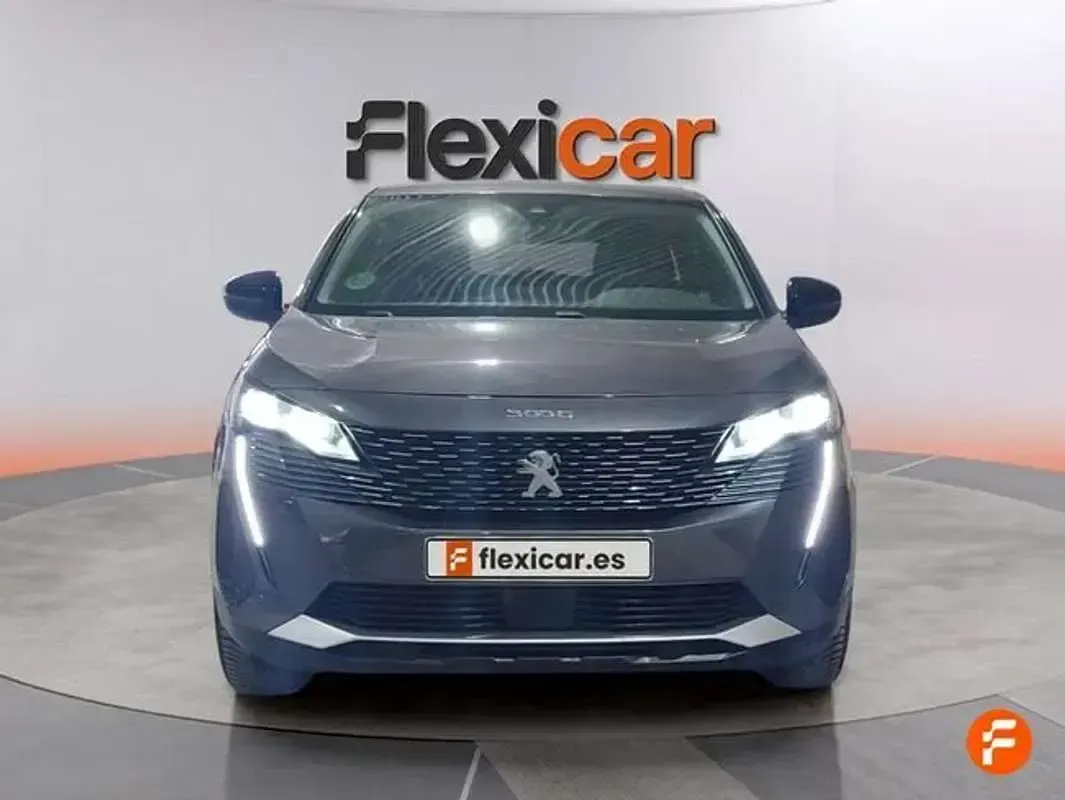 Usado Peugeot 3008 Active 131 CV (96 kW) 2021 Gris SUV