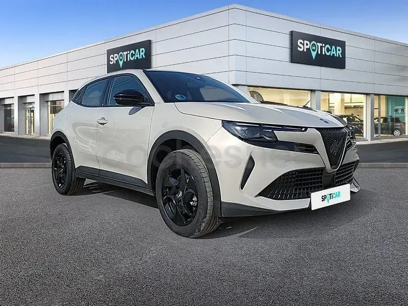 Usado Alfa Romeo Junior 145 CV (106 kW) 2025 Beige SUV