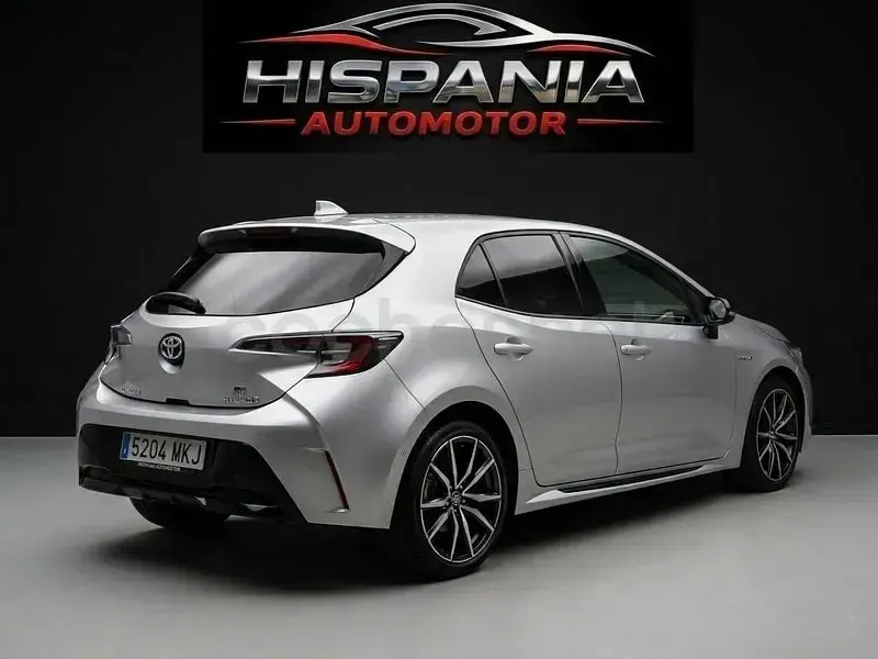 Usado Toyota Corolla 140 CV (102 kW) 2024 Gris / plata Berlina