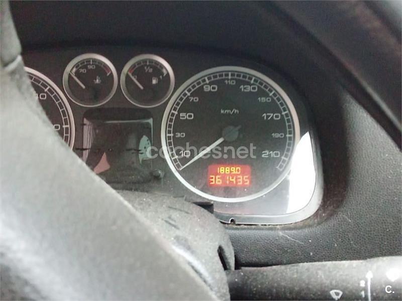 Usado Peugeot 307 110 CV (80 kW) 2005 Gris / plata Familiar