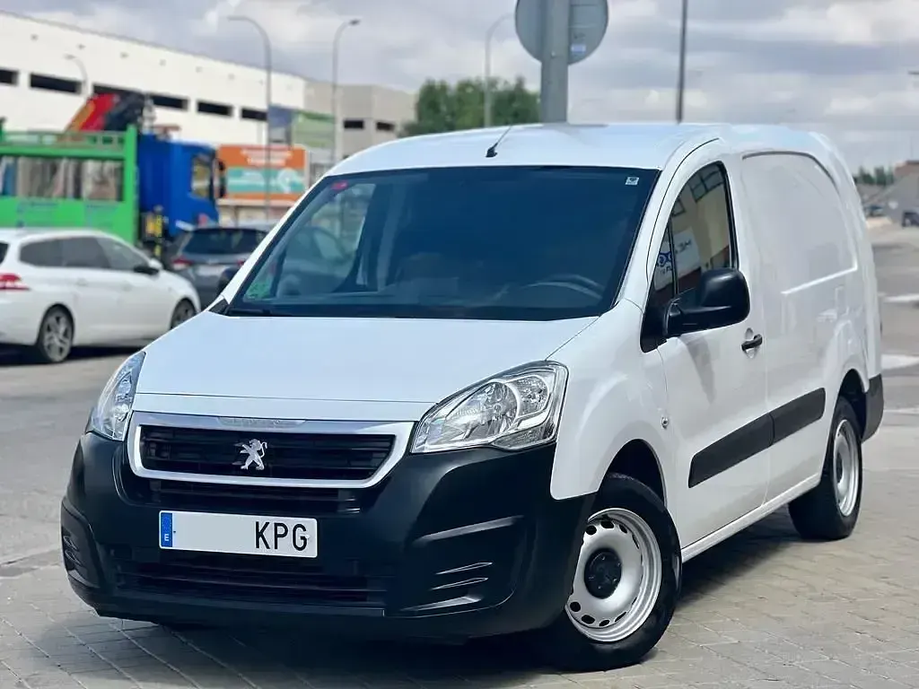 Usado Peugeot Partner Premium 100 CV (73 kW) 2018 Blanco Monovolumen