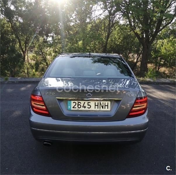 Usado Mercedes C220 170 CV (125 kW) 2012 Gris / plata Familiar