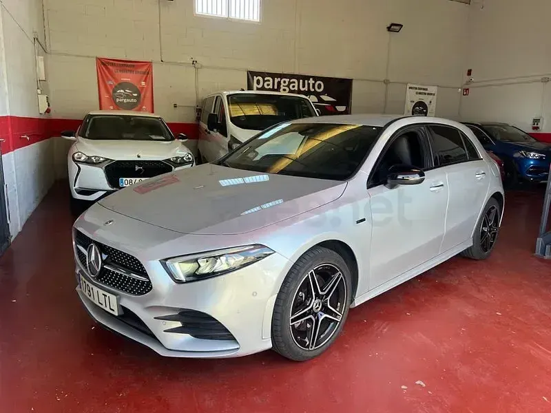 Usado Mercedes A250 218 CV (160 kW) 2021 Gris / plata Berlina
