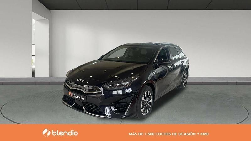 Usado Kia Ceed 141 CV (103 kW) 2025 Negro Utilitario